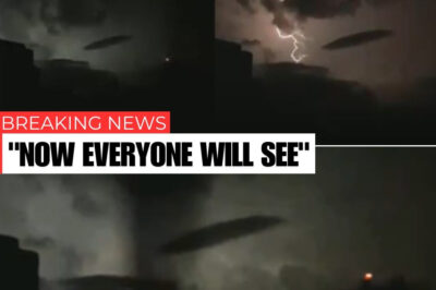 A mᴀssive, cigar-shaped UFO appears during a thunderstorm in Tucumán — lightning briefly reveals its eerie silhouette in the sky.